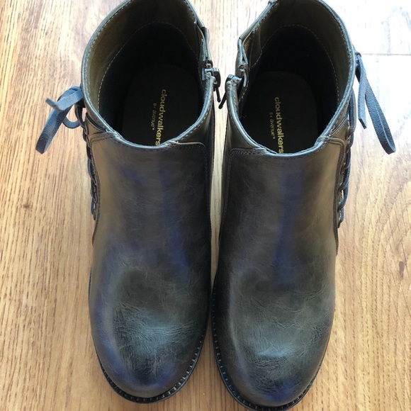 Brand New Beautiful Olive Booties - Picture 2 of 6